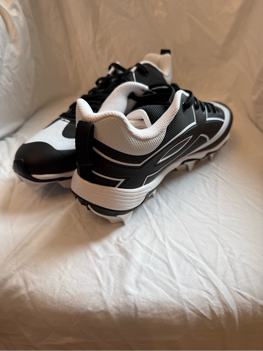 Men’s Under Armour Leadoff Icon Low RM Cleats. Size 10. NWB